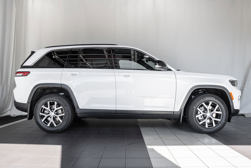 New 2025 Jeep Grand Cherokee Limited w/ MOPAR Finishing Package image 3