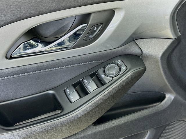 Used 2023 Chevrolet Traverse LT image 19