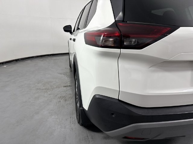 Used 2023 Nissan Rogue S FWD image 30