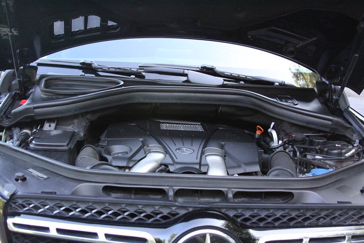 Used 2018 Mercedes-Benz GLS 550 4MATIC w/ Driver Assistance Package image 17
