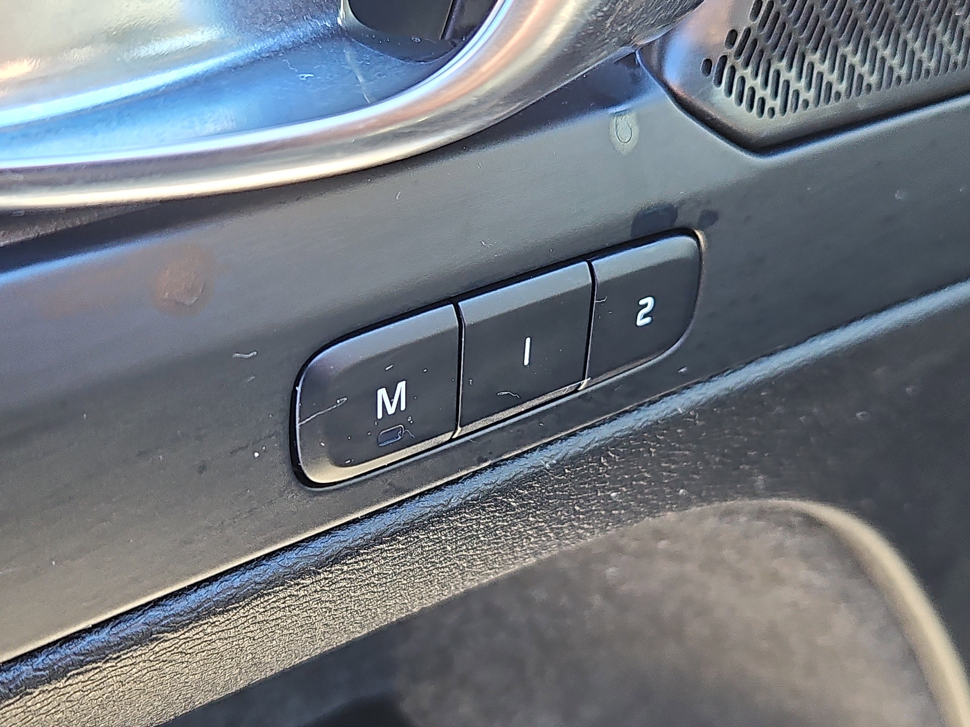 Used 2025 Volvo XC40 B5 Ultra w/ Climate Package image 13