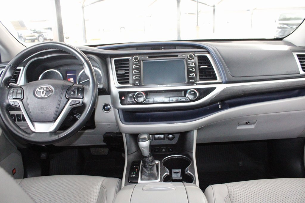 Certified 2018 Toyota Highlander Limited Platinum image 25