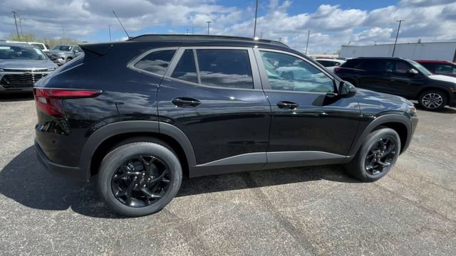New 2026 Chevrolet Trax LT w/ Driver Confidence Package FWD image 2