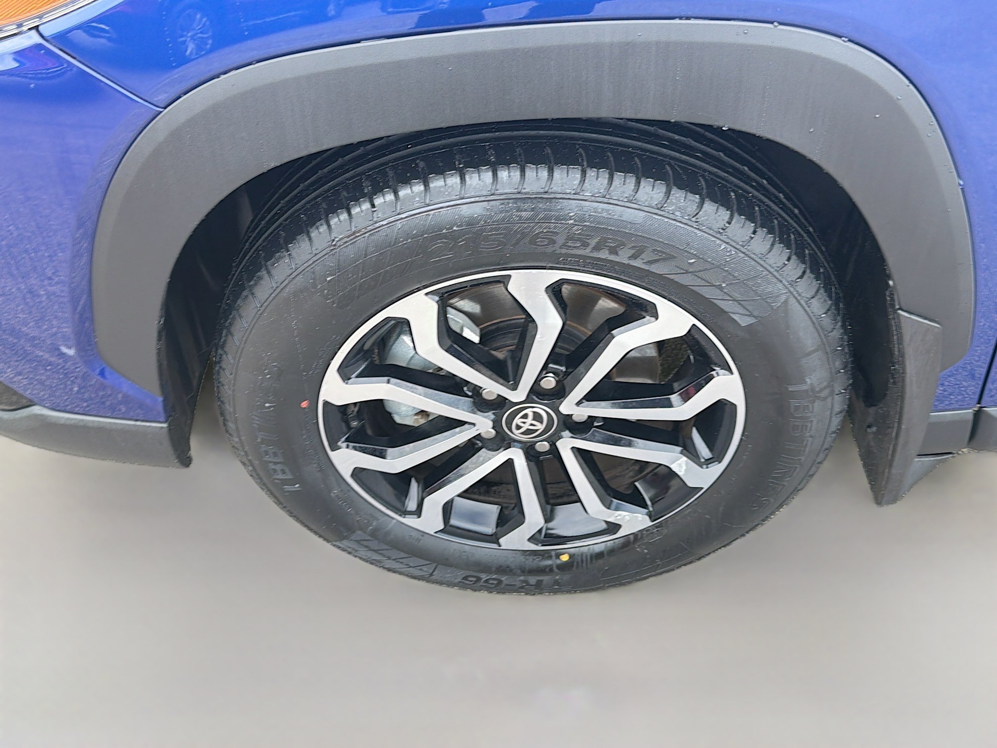 Used 2025 Toyota Corolla Cross AWD Hybrid image 36