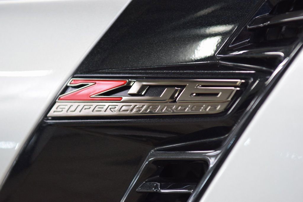 Used 2015 Chevrolet Corvette Z06 w/ 3LZ Preferred Equipment Group image 21