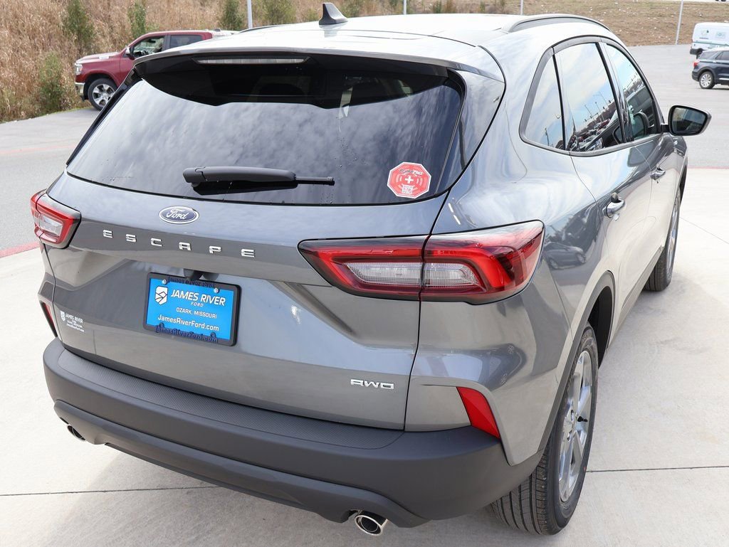 New 2026 Ford Escape ST-Line w/ Cold Weather Package image 5