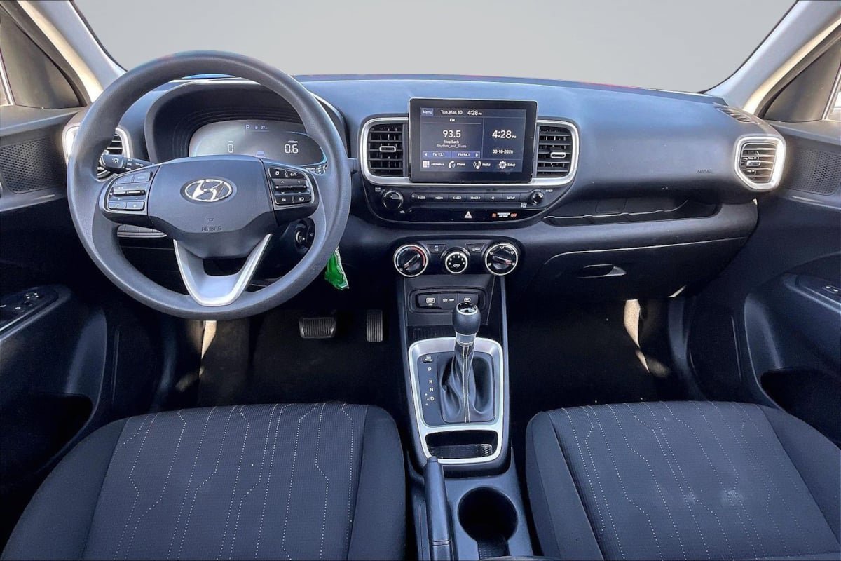 Used 2024 Hyundai Venue SE FWD image 15