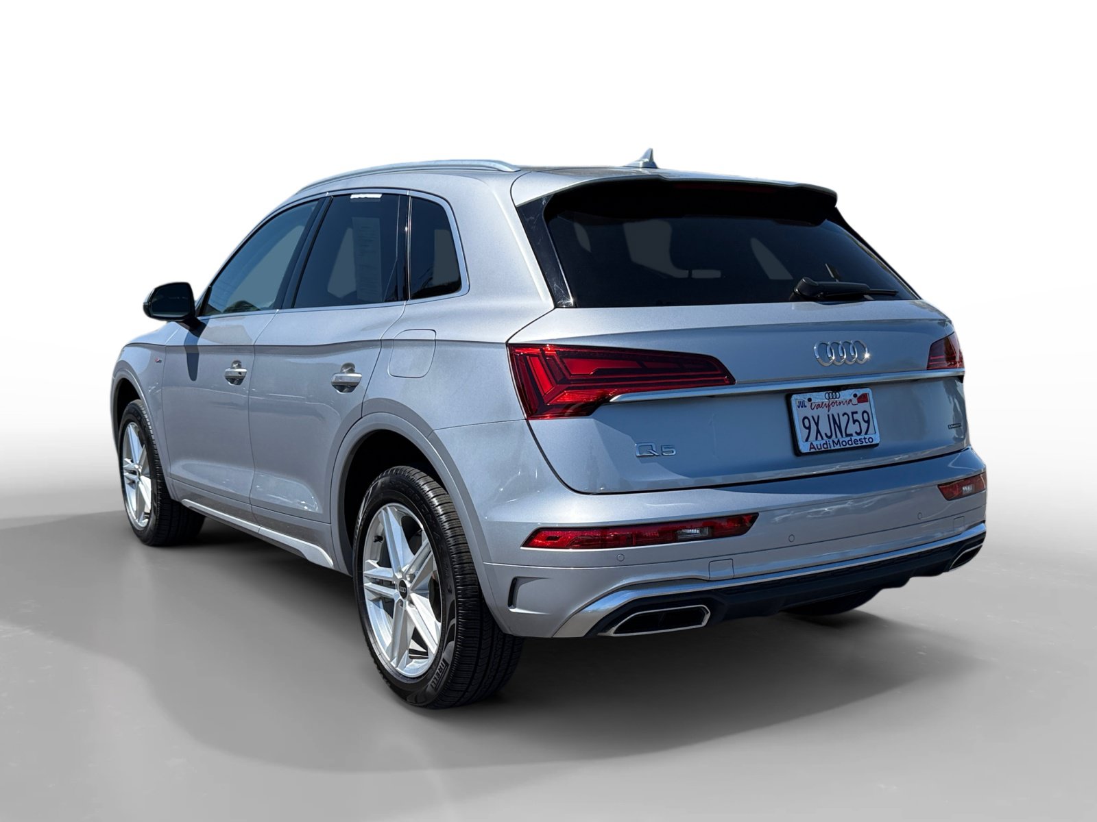 Used 2023 Audi Q5 e Premium w/ Convenience Package AWD/4WD image 3