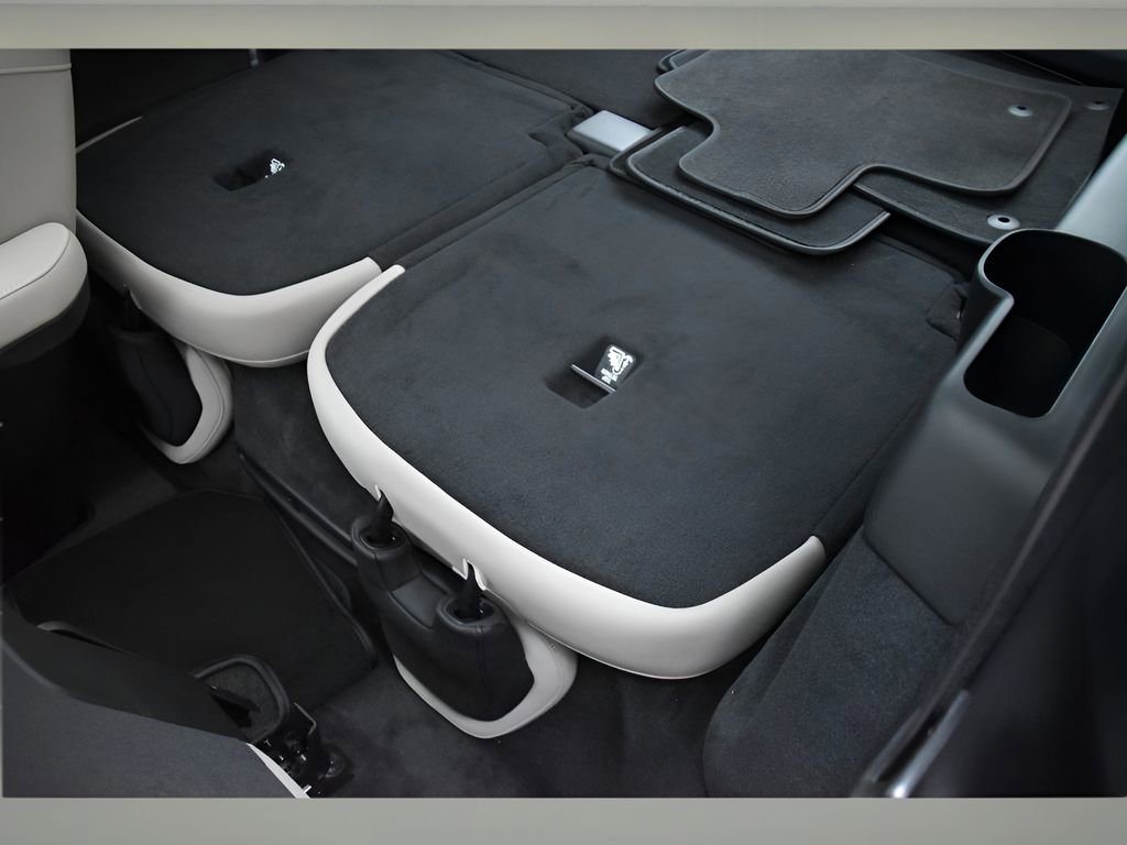 Used 2025 Volvo EX90 Ultra image 13