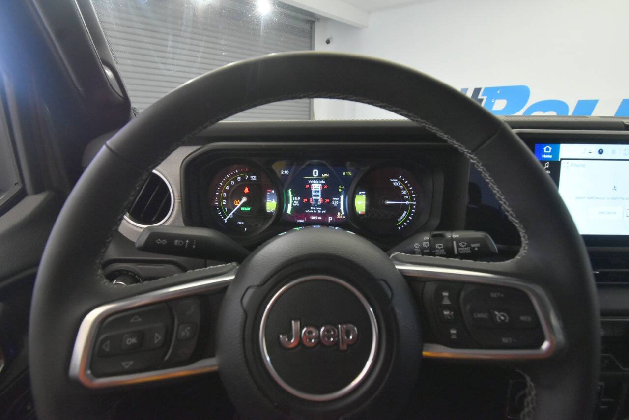 Used 2025 Jeep Wrangler Unlimited Sahara AWD/4WD image 25