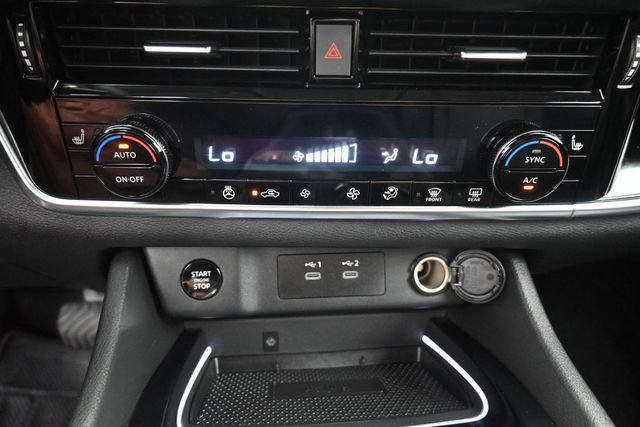 Used 2025 Nissan Rogue SL AWD/4WD image 21