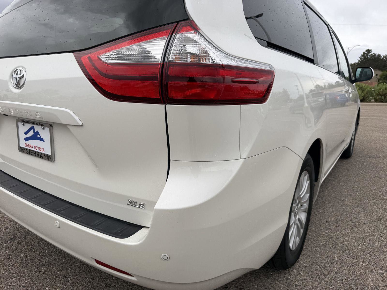 Used 2017 Toyota Sienna XLE w/ XLE Navigation Package FWD image 12