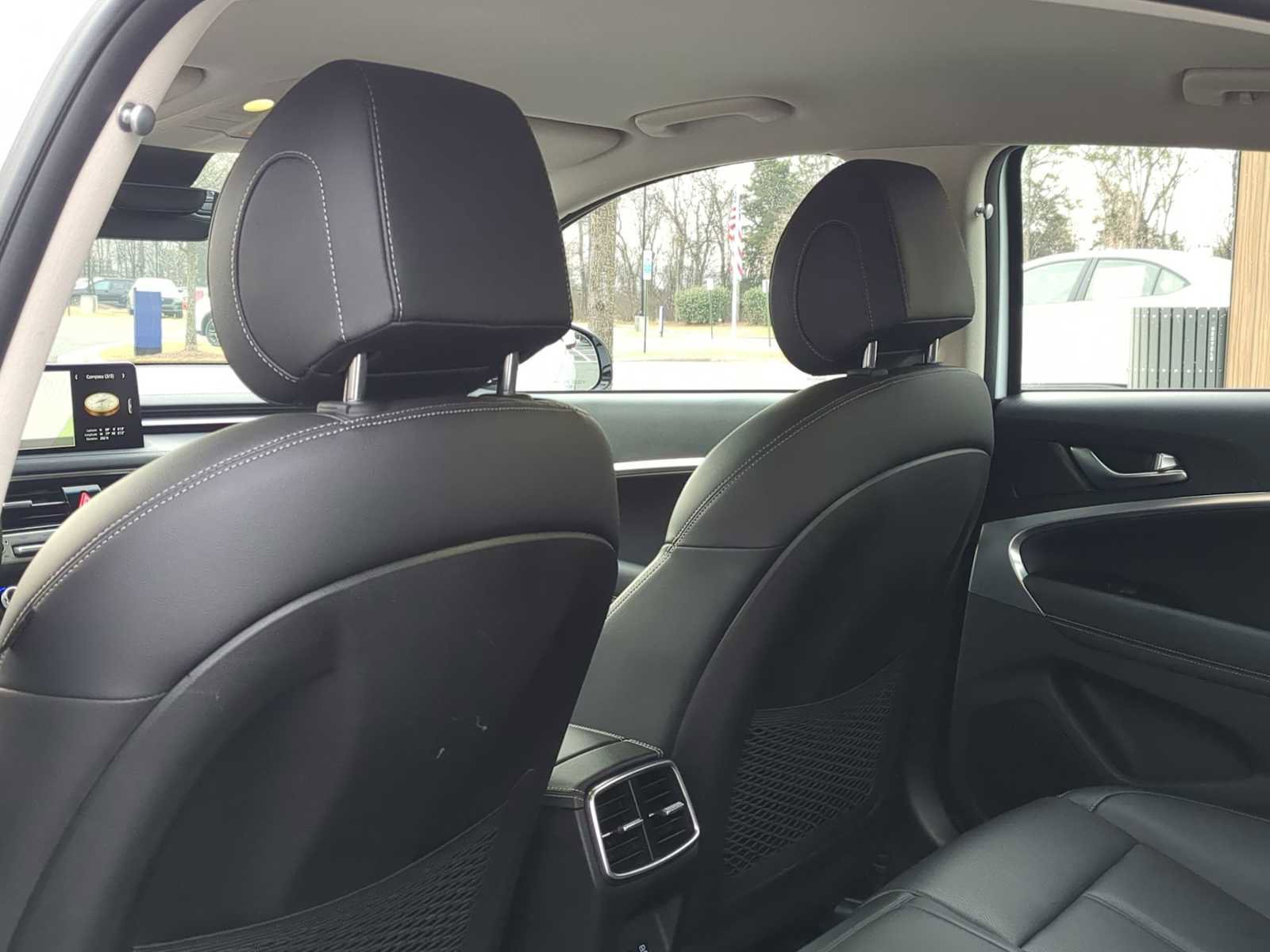 Used 2024 Genesis G70 2.5T image 19