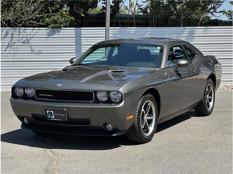 Used 2010 Dodge Challenger SE RWD image 6