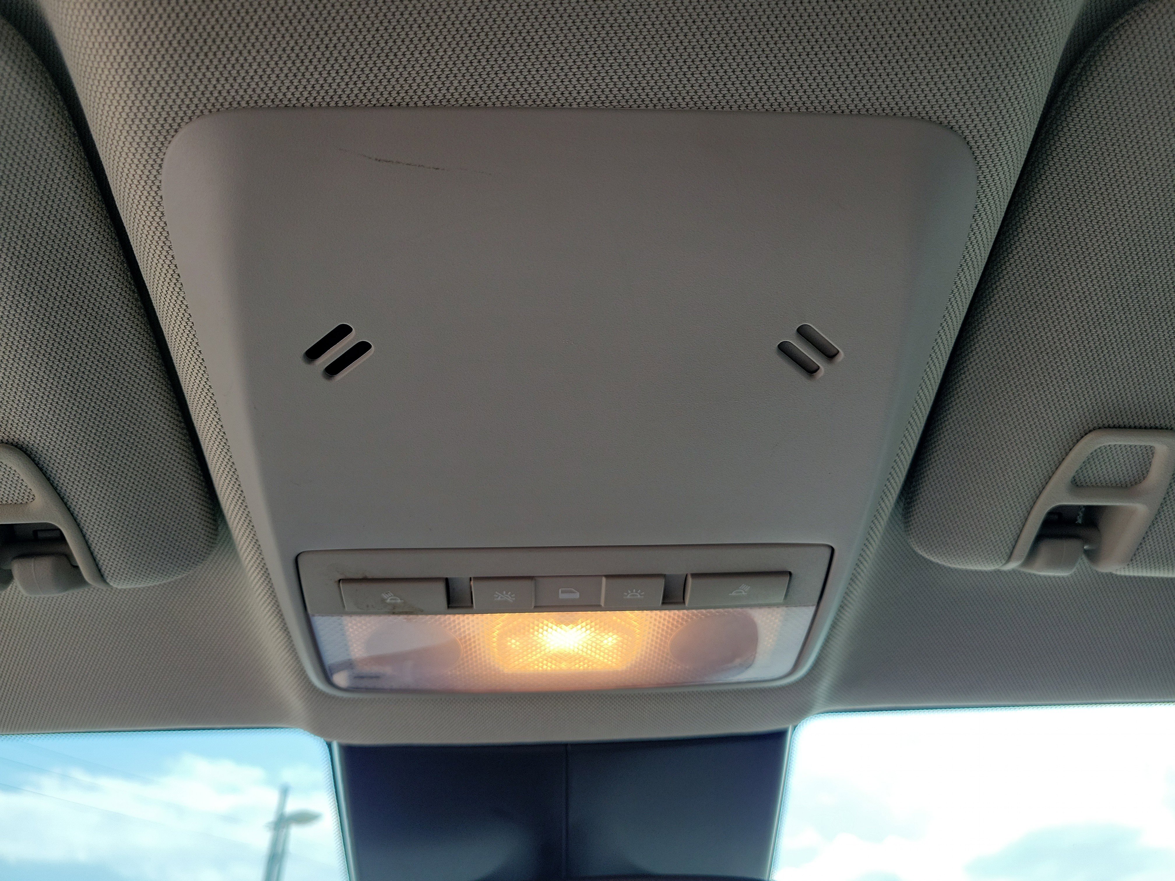 Used 2020 Buick Encore Preferred image 30