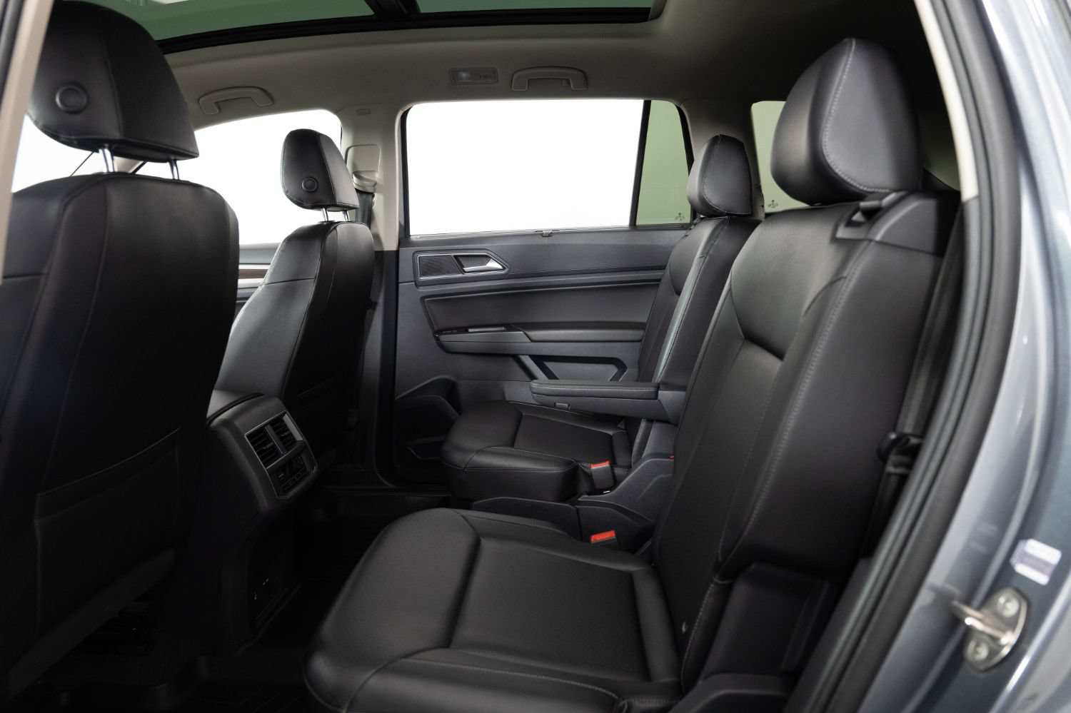 Used 2019 Volkswagen Atlas SEL R-Line AWD/4WD image 19