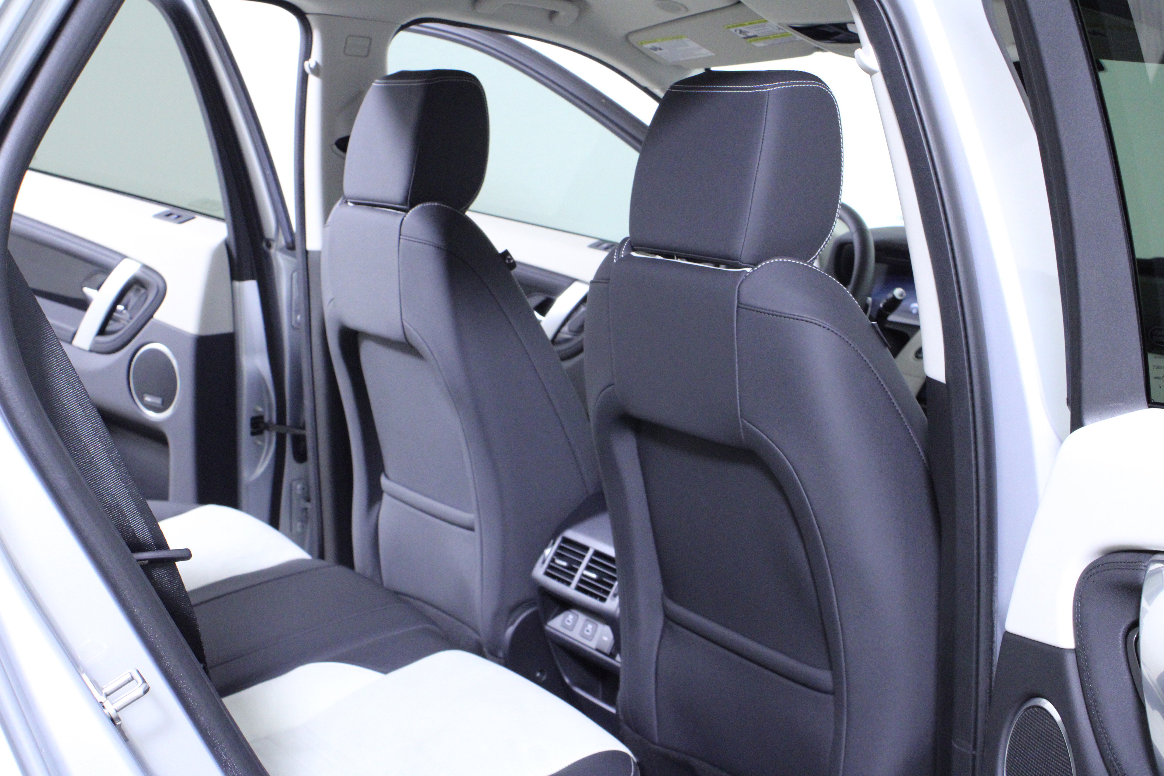 Used 2025 Land Rover Discovery Sport S image 13