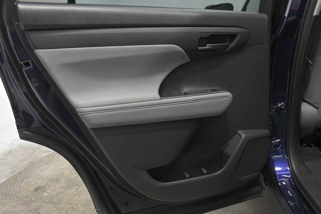 Used 2022 Toyota Highlander L image 15