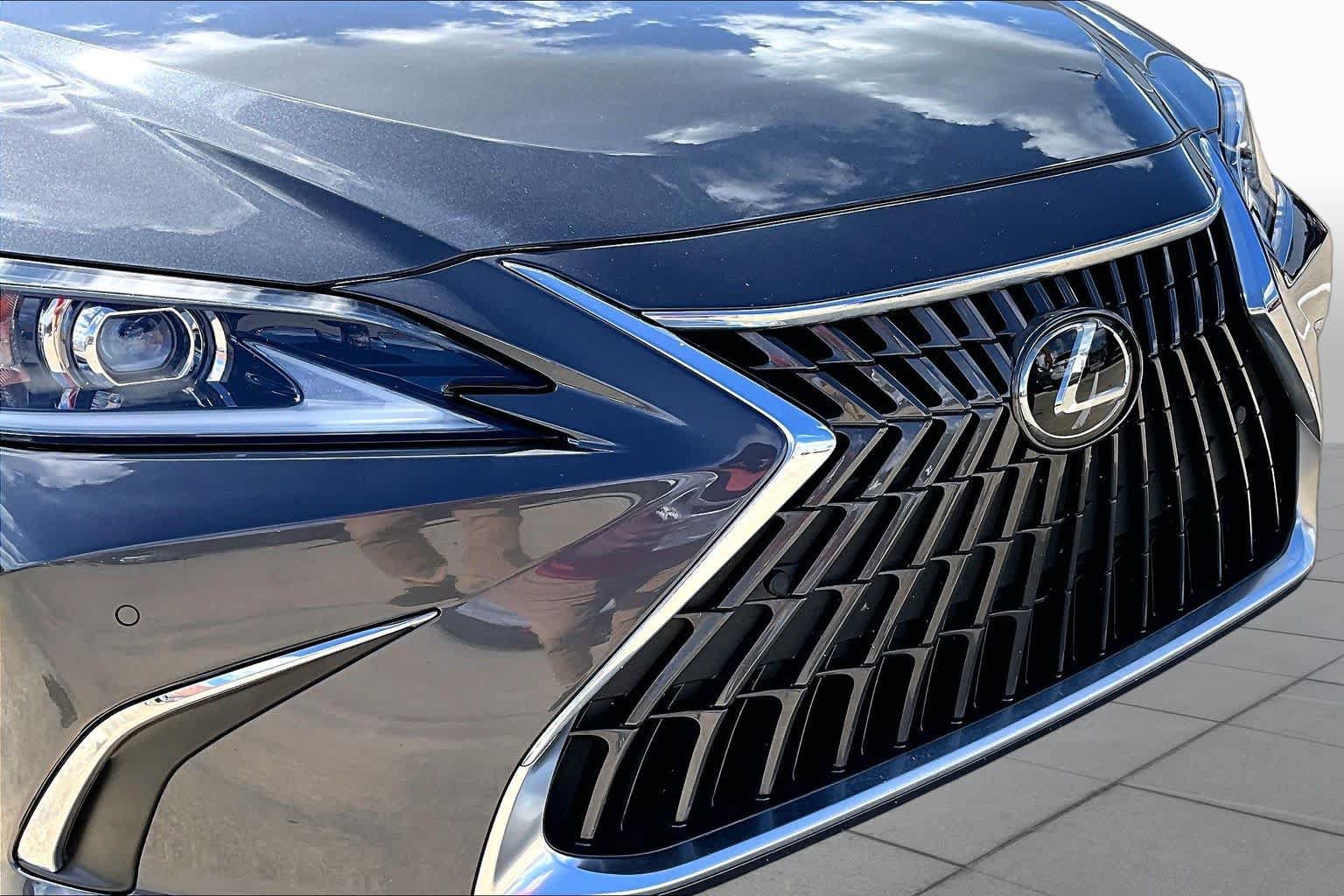 Used 2025 Lexus ES 350 w/ Premium Package FWD image 30