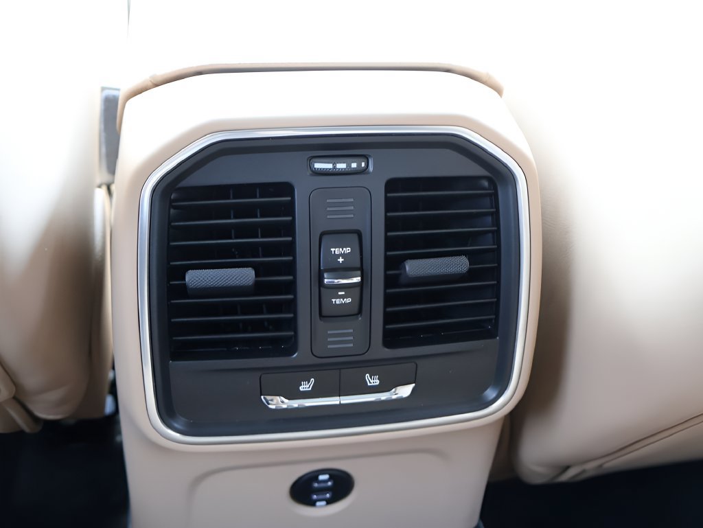Certified 2024 Porsche Macan S AWD/4WD image 21