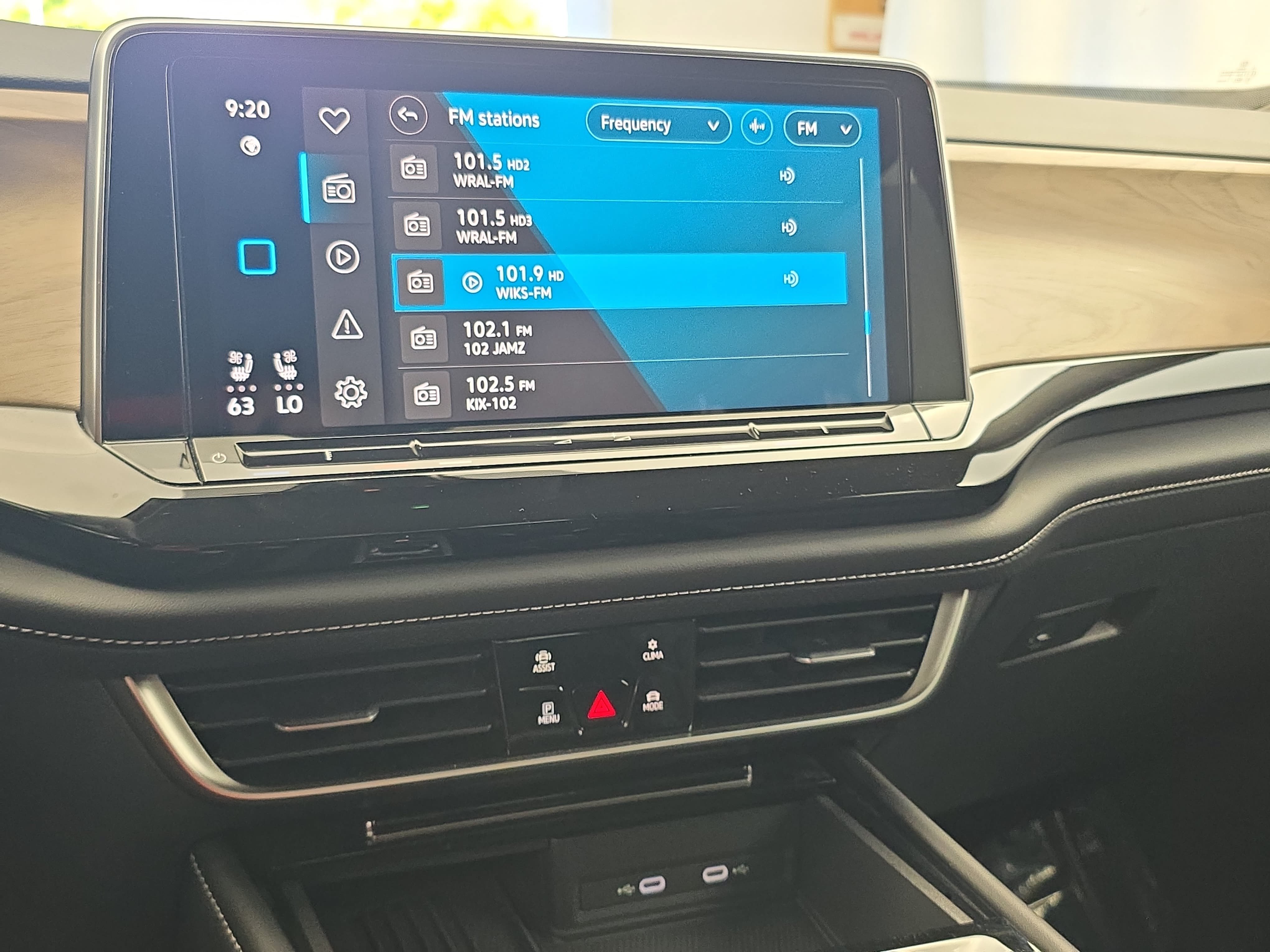 Used 2025 Volkswagen Atlas SE FWD image 21