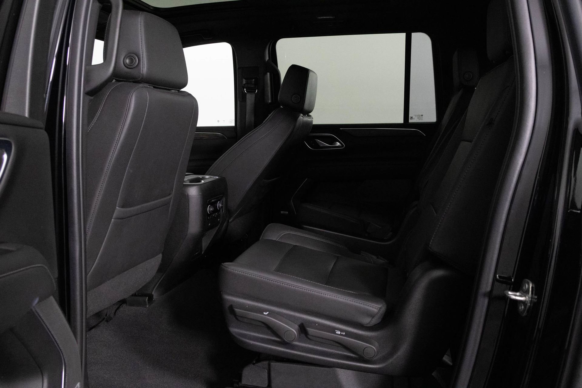 Used 2022 Chevrolet Suburban Z71 w/ Z71 Off-Road Package image 33