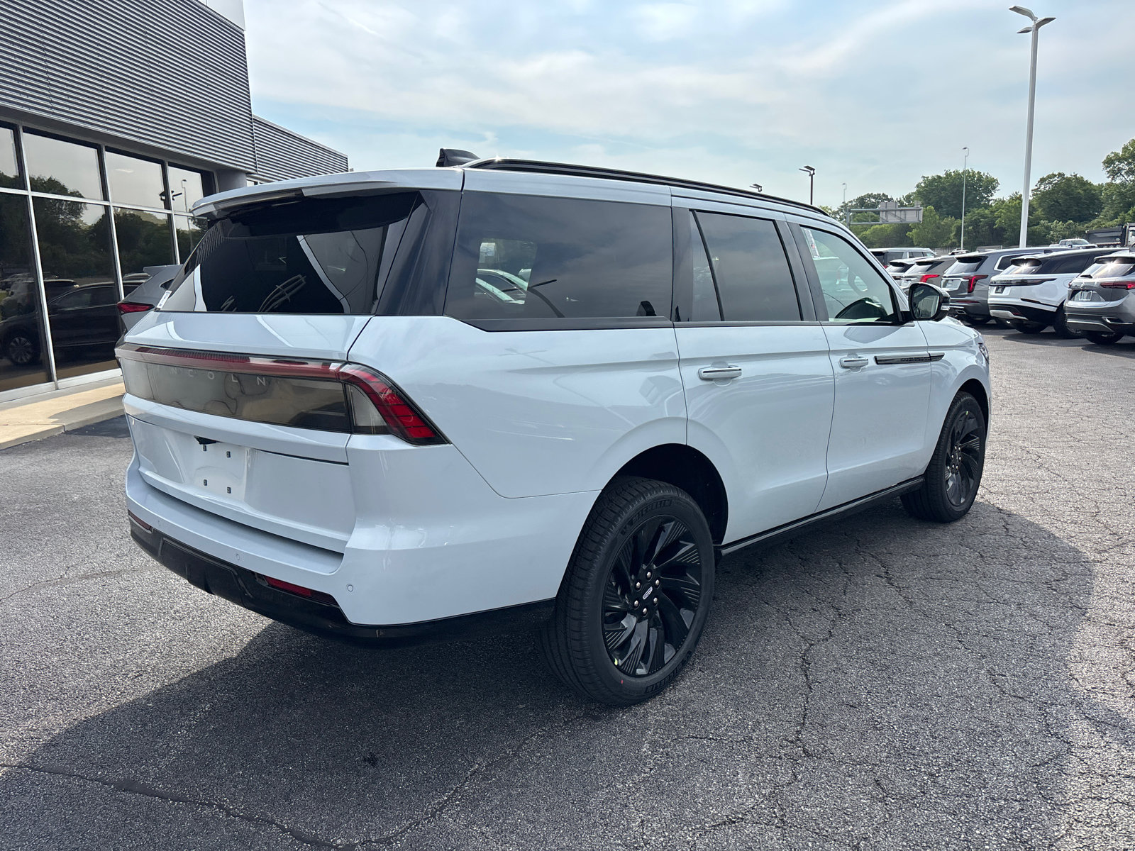 New 2026 Lincoln Navigator Reserve w/ Jet Appearance Package AWD/4WD image 7