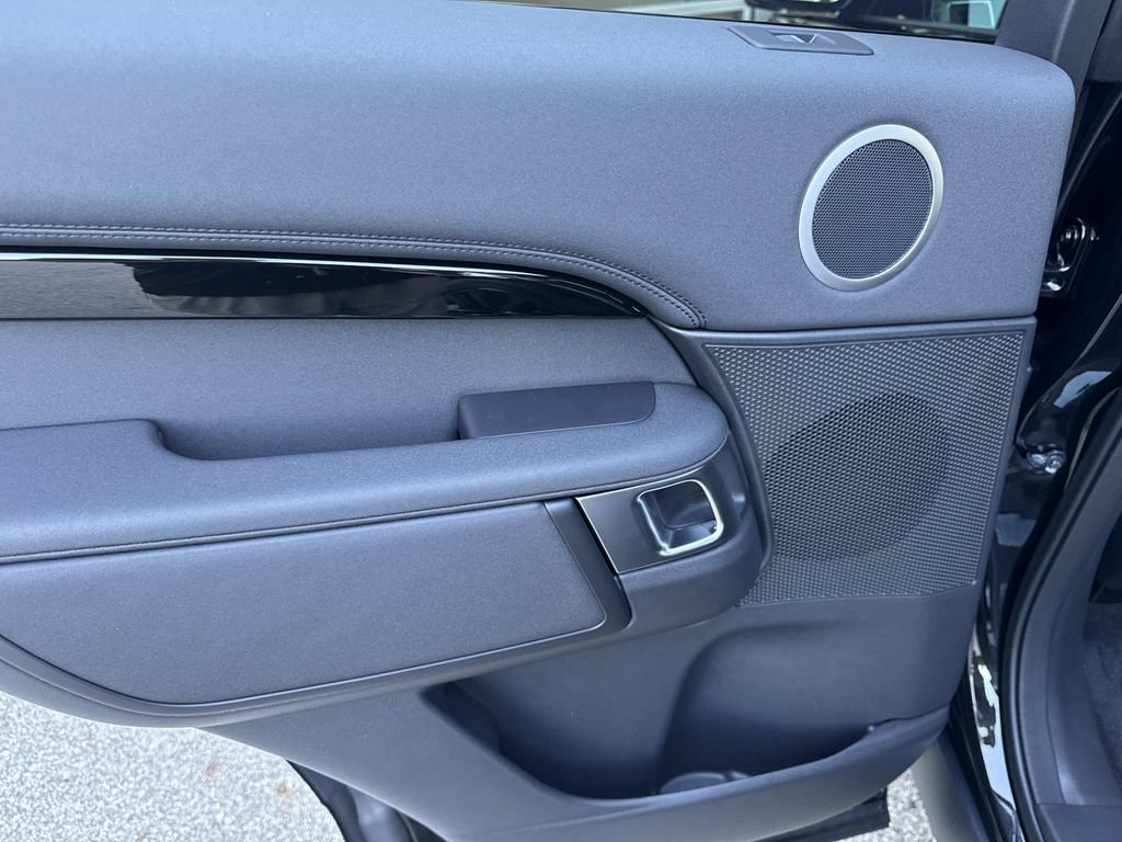 New 2026 Land Rover Discovery S AWD/4WD image 13