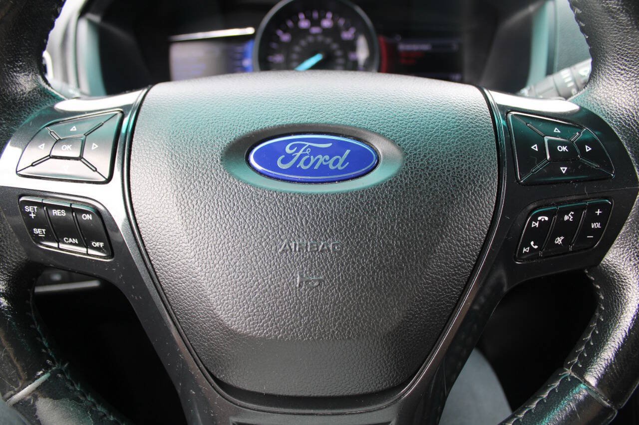 Used 2016 Ford Explorer XLT w/ Equipment Group 202A AWD/4WD image 19