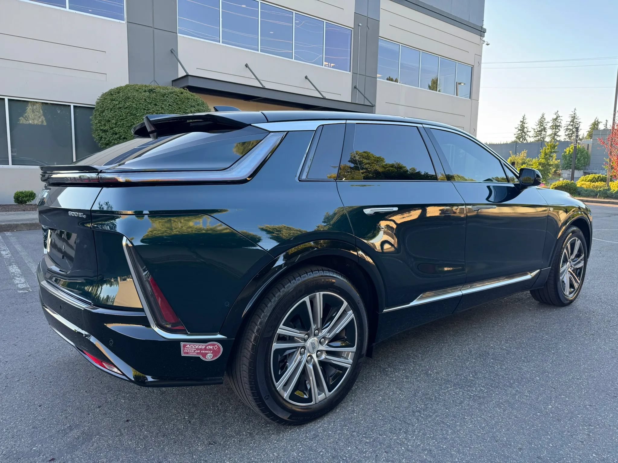 Used 2024 Cadillac Lyriq Luxury AWD/4WD image 11