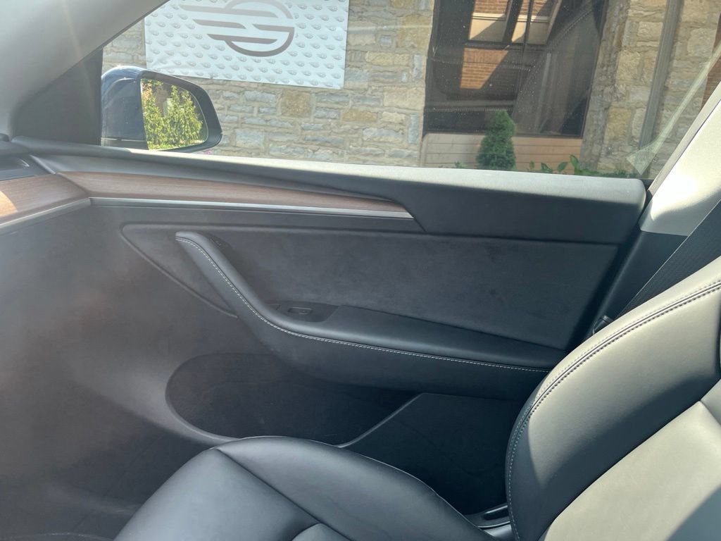 Used 2024 Tesla Model Y Long Range RWD image 17