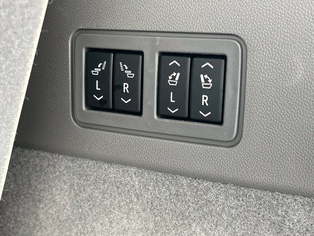 Used 2024 Cadillac XT6 Premium Luxury w/ Technology Package FWD image 57
