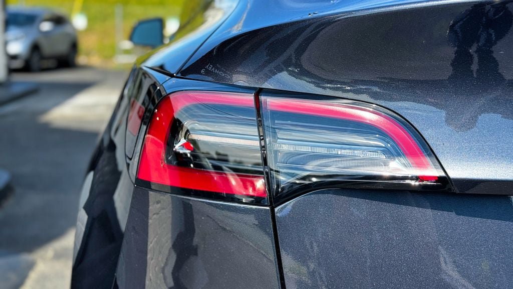 Used 2024 Tesla Model Y Long Range RWD image 31