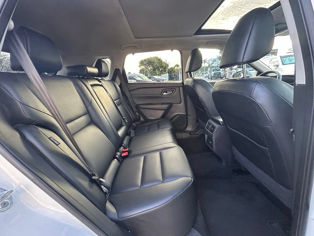 Used 2022 Nissan Rogue SV w/ SV Premium Package FWD image 31