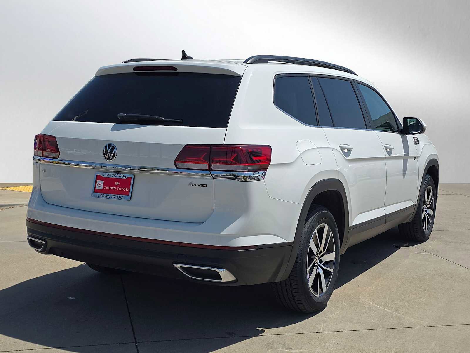Used 2023 Volkswagen Atlas SE image 3