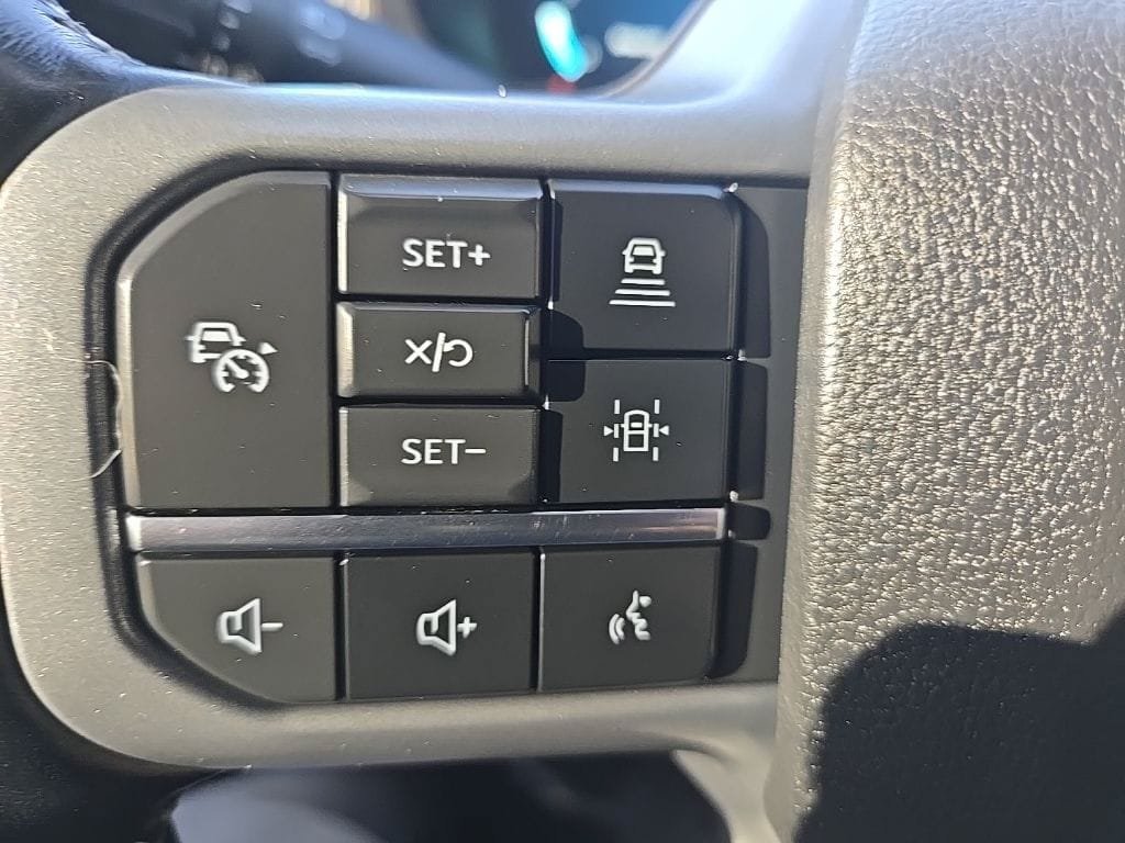 Used 2023 Ford F350 Lariat w/ Sport Appearance Package AWD/4WD image 15