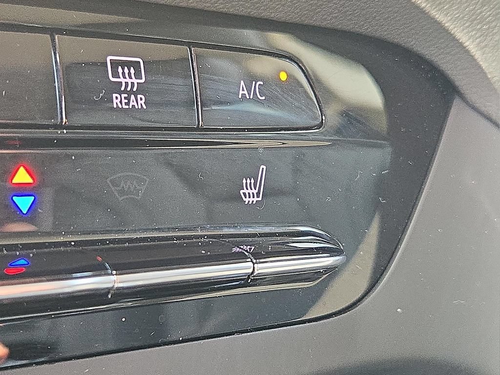 Used 2022 Buick Envision Essence w/ Technology Package I AWD/4WD image 24