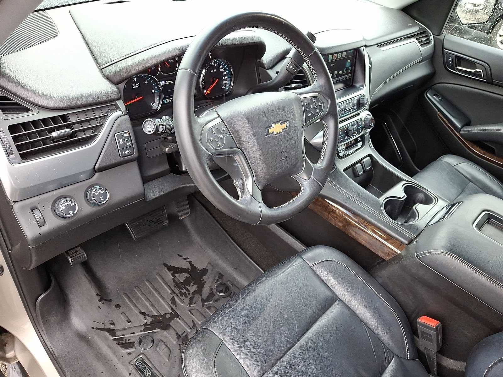 Used 2017 Chevrolet Suburban LT image 16