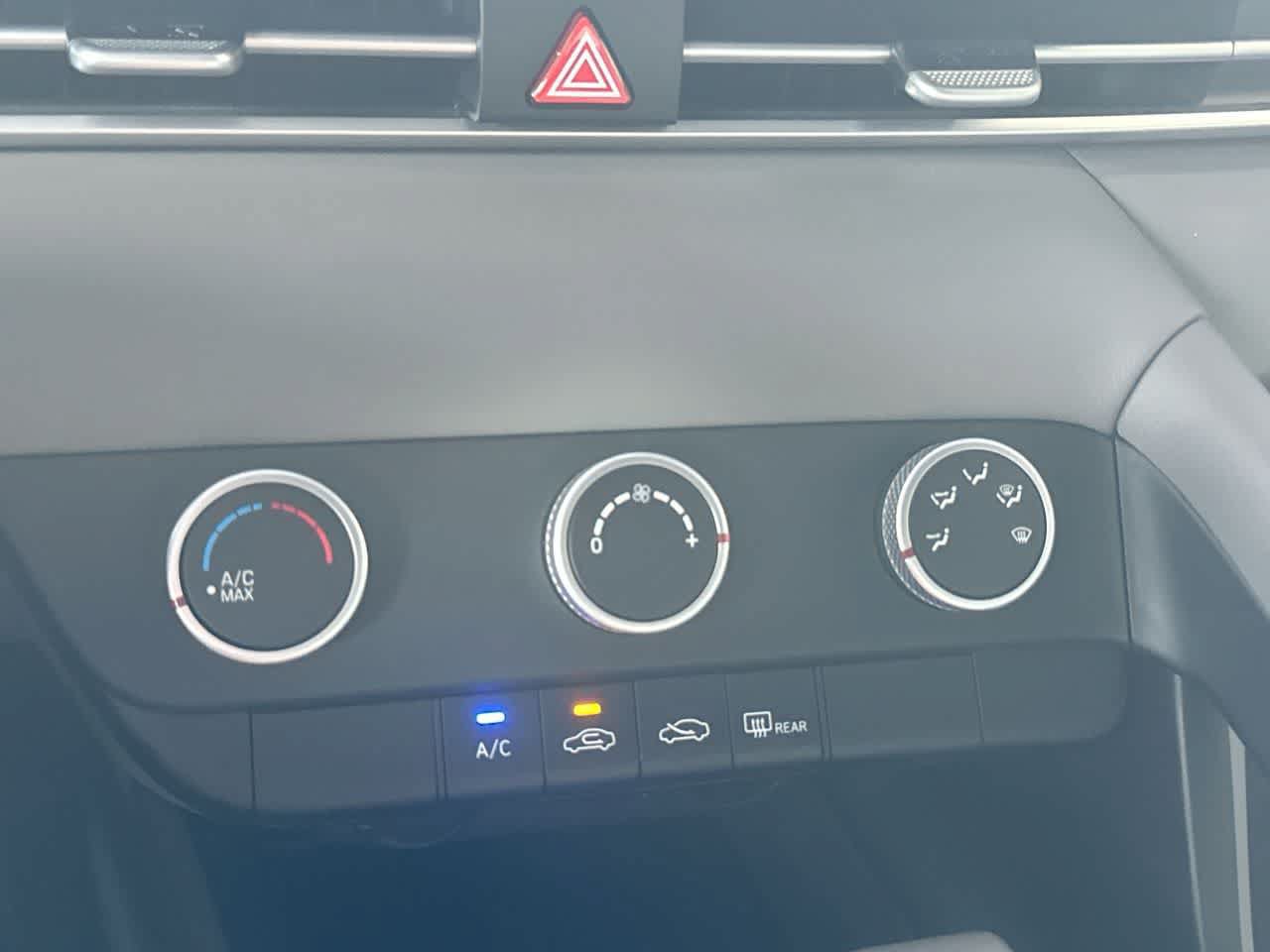Used 2025 Hyundai Elantra SE FWD image 20
