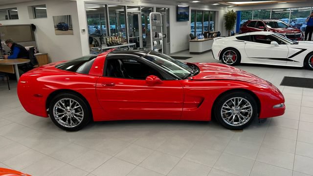 Used 1998 Chevrolet Corvette Coupe w/ Roof Pkg RWD image 2