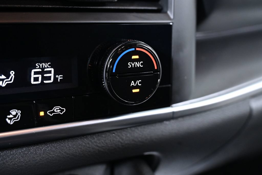 Used 2023 Nissan Rogue SV AWD/4WD image 18