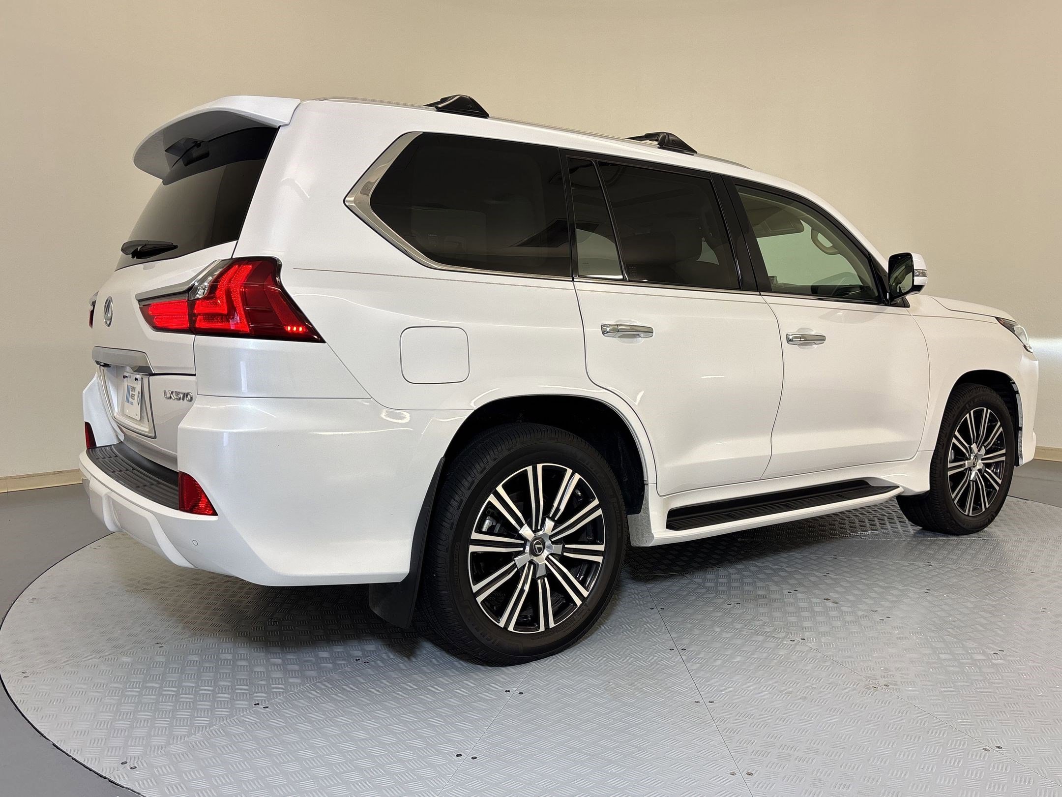 Used 2020 Lexus LX 570 4WD w/ Luxury Package image 9