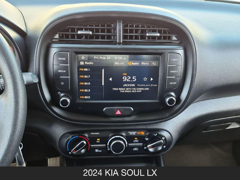 Used 2024 Kia Soul LX w/ LX Technology Package FWD image 25
