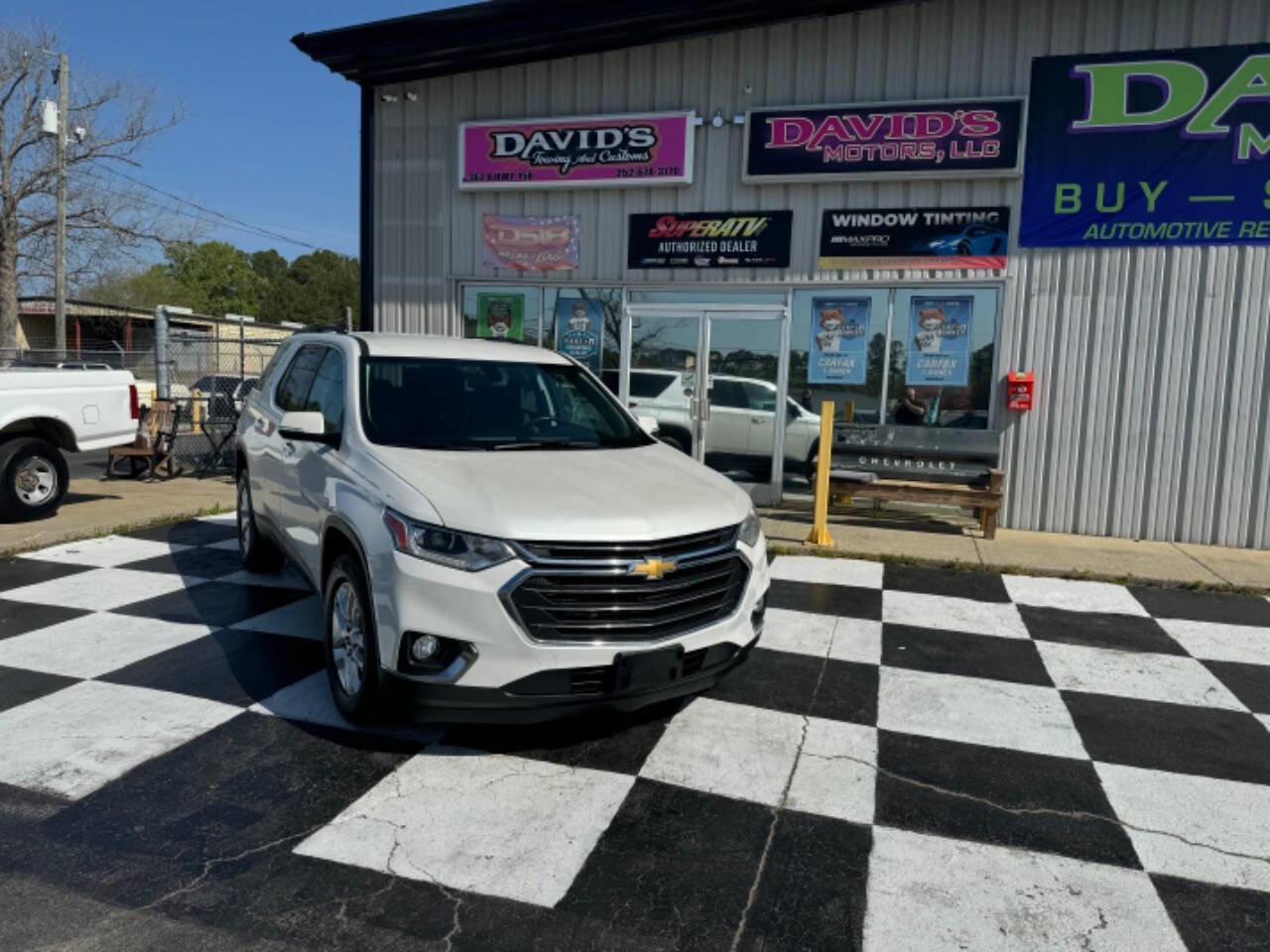 Used 2019 Chevrolet Traverse LT image 3