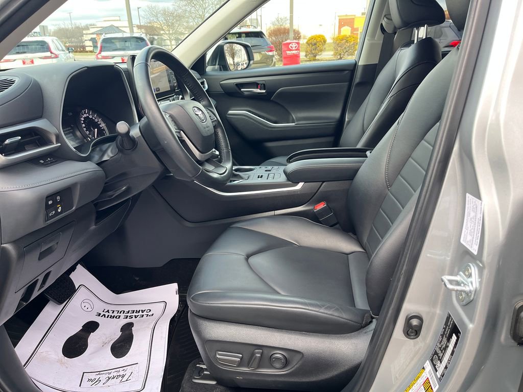 Used 2024 Toyota Highlander XLE image 10
