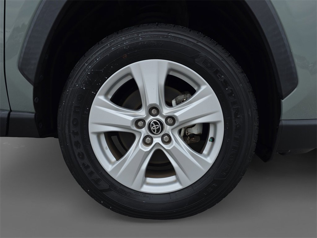 Used 2021 Toyota RAV4 XLE w/ Convenience Package image 16