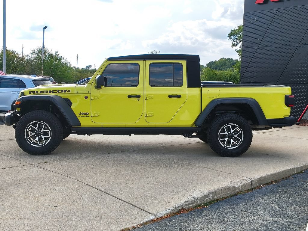 Used 2024 Jeep Gladiator Rubicon w/ Technology Group AWD/4WD image 21