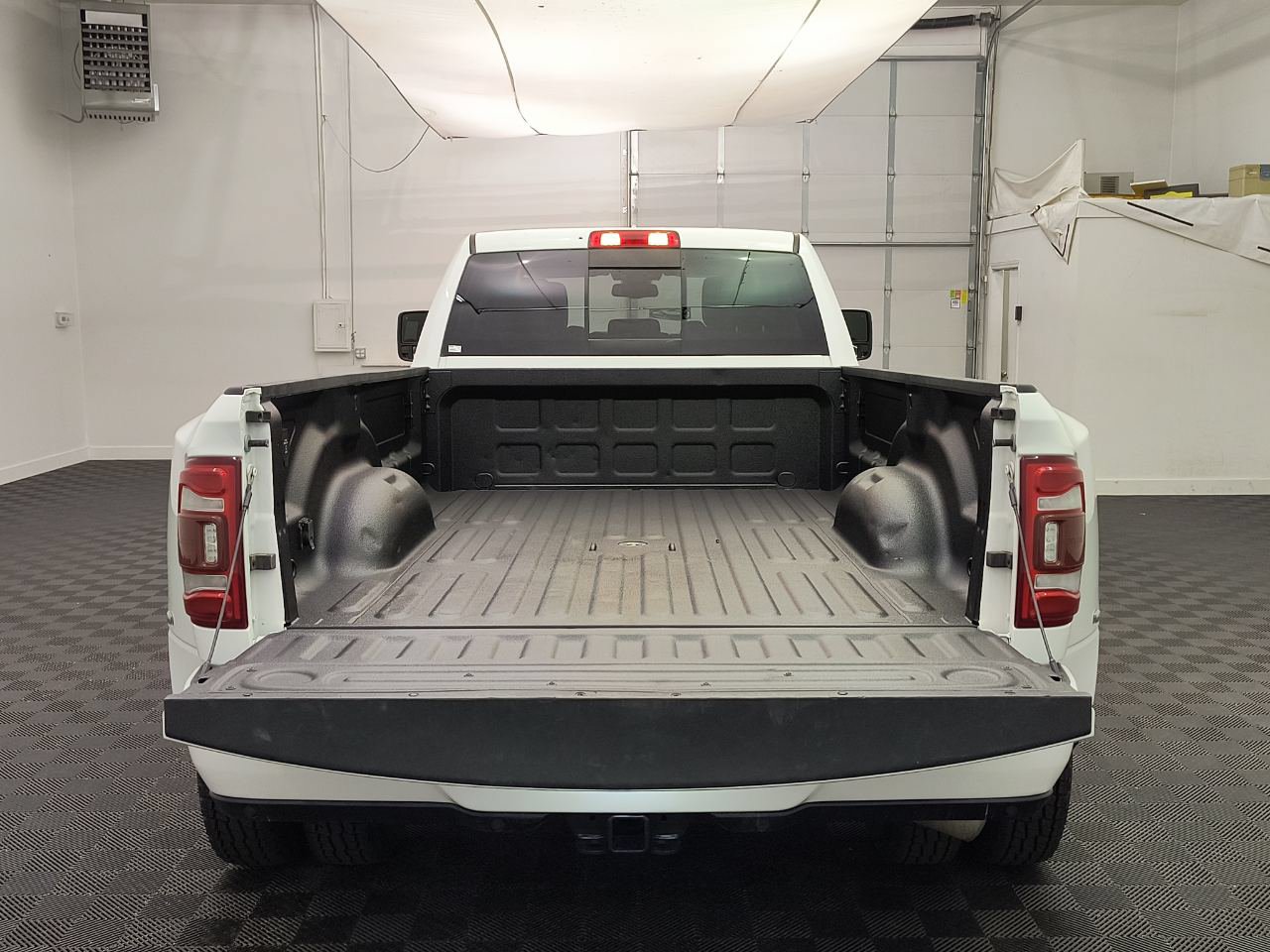 Used 2024 RAM 3500 Laramie AWD/4WD image 28