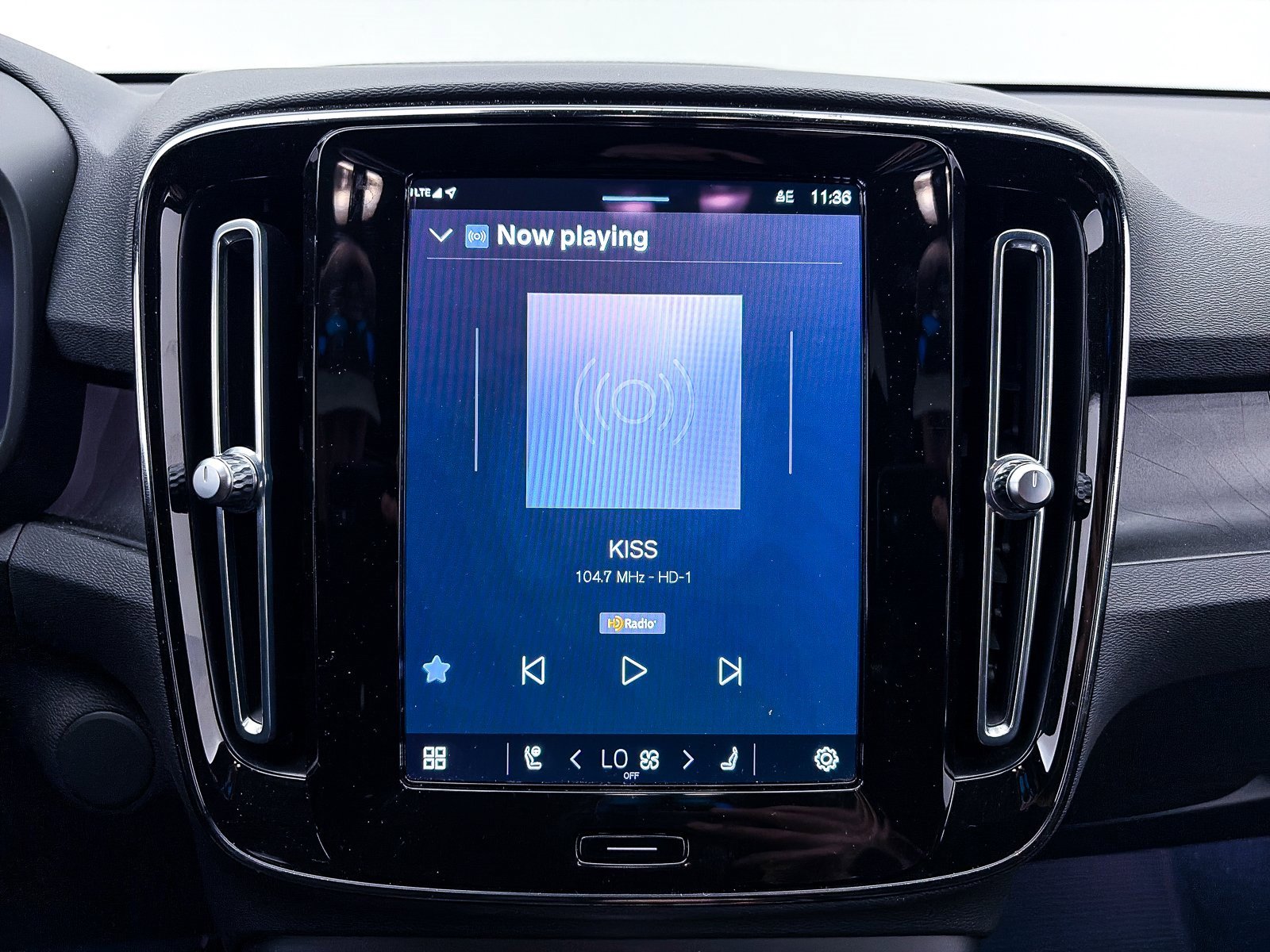 Used 2023 Volvo C40 P8 Recharge Ultimate image 22