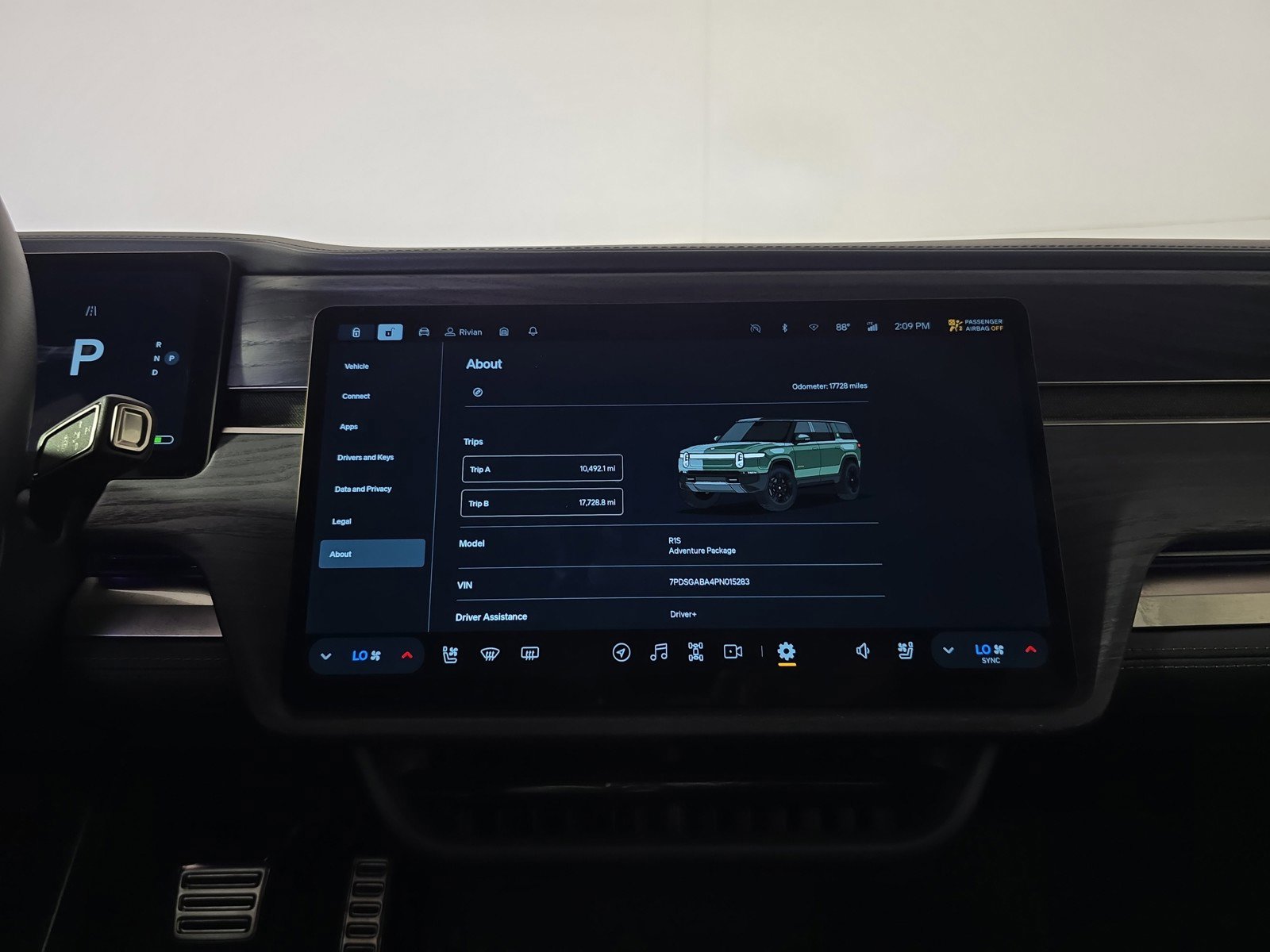 Used 2023 Rivian R1S Adventure image 26